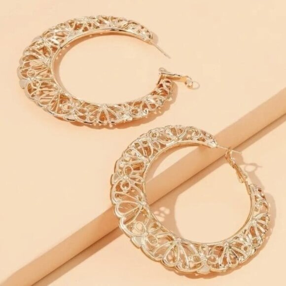 18k Gold Plated Hollow-Out Pattern Hoop Earrings - Picture 2 of 4